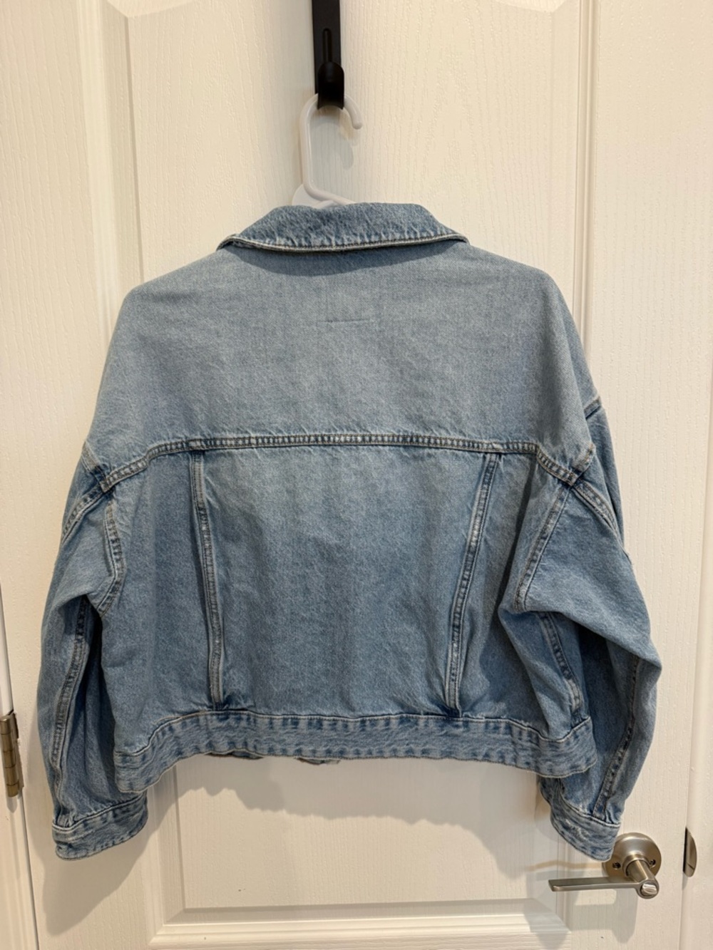 ZARA Light Wash Denim Jean Jacket in Faded Blue - Picture 3 of 3